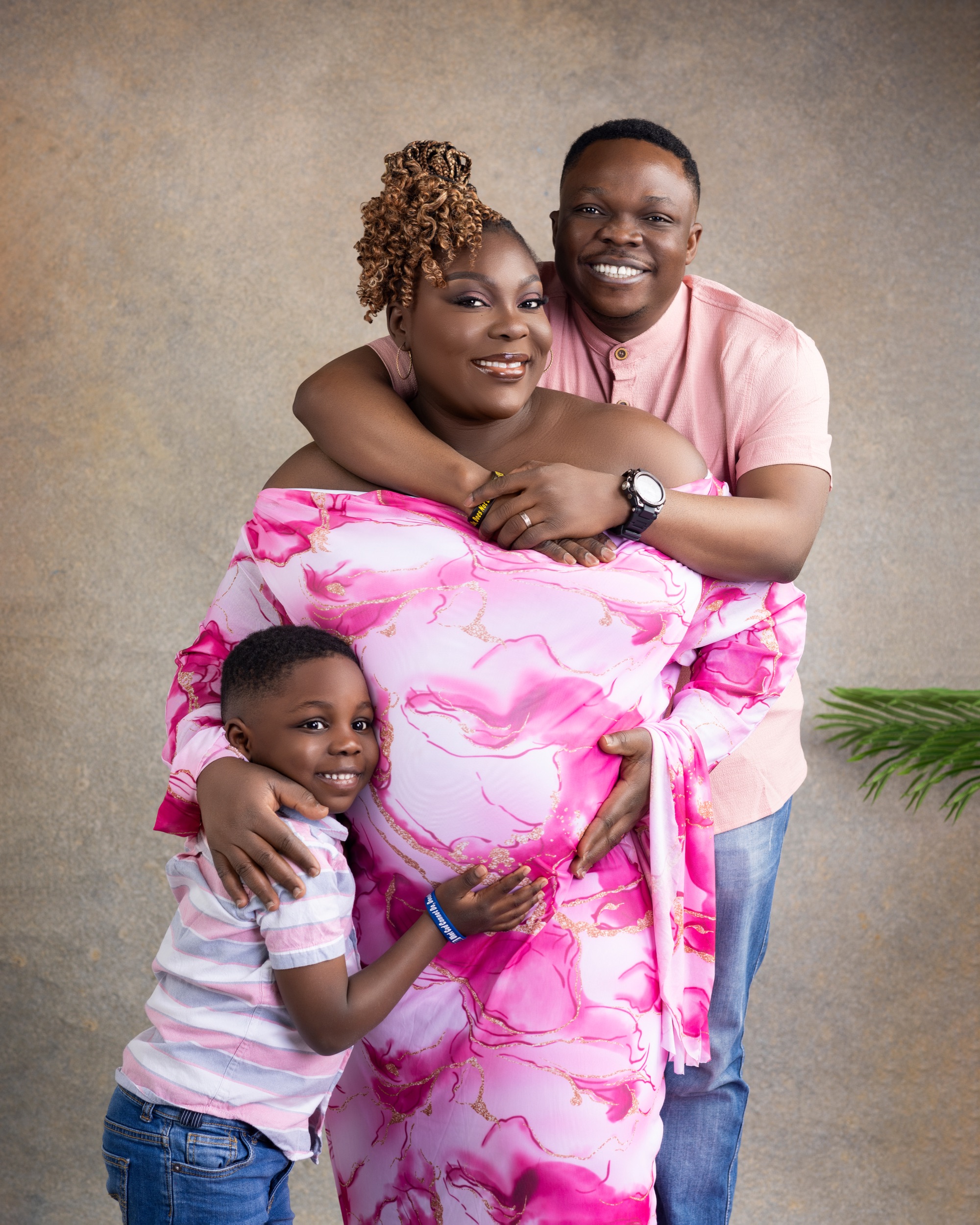 Maternity photography frame 9